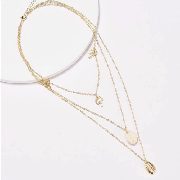 • Raelynn • Shell + Palm Tree Layered Necklace - Picture 4 of 6